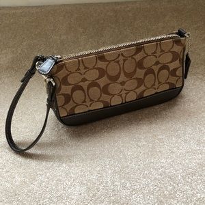GUC-Coach Signature Logo Wristlet